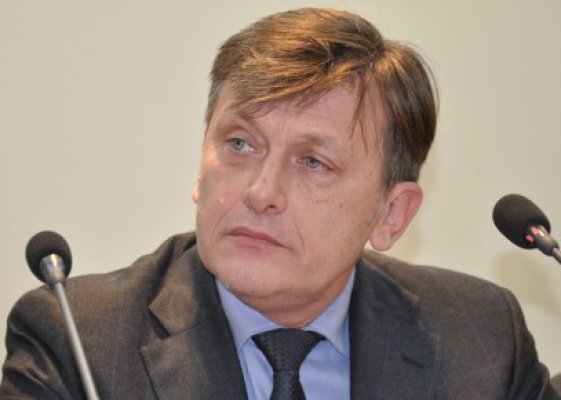 Antonescu: PNL nu este de acord cu trecea Portului Constanţa la municipalitate